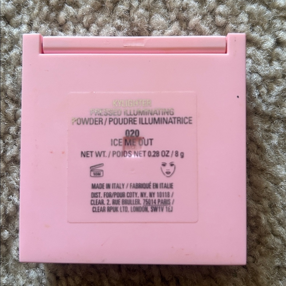 Kylie Kylighter pressed illuminating powder in shade Ice Me Out - Picture 2 of 3